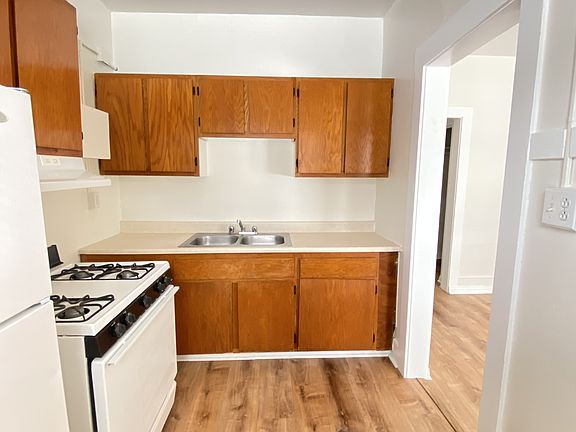 2nd image of 629 Pine Ave APT 5