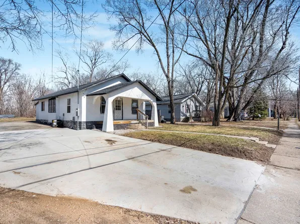 2574 Onawa St, Des Moines, IA 50317