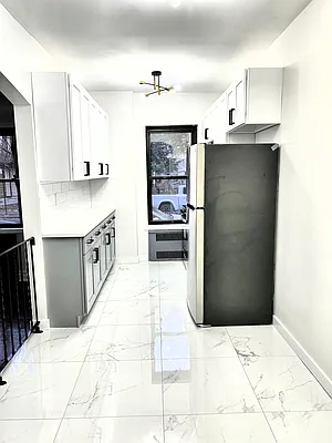 Rented by Nachman Weingarten, LREB | media 1