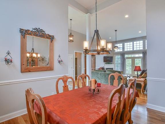 5th image of 405 Emerald Chase Cir
