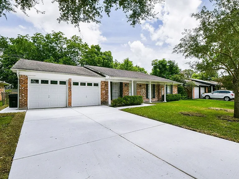2303 Willow Blvd — Photo 2