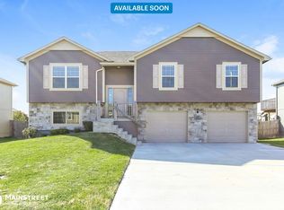 562 S Walnut St, Gardner, KS 66030