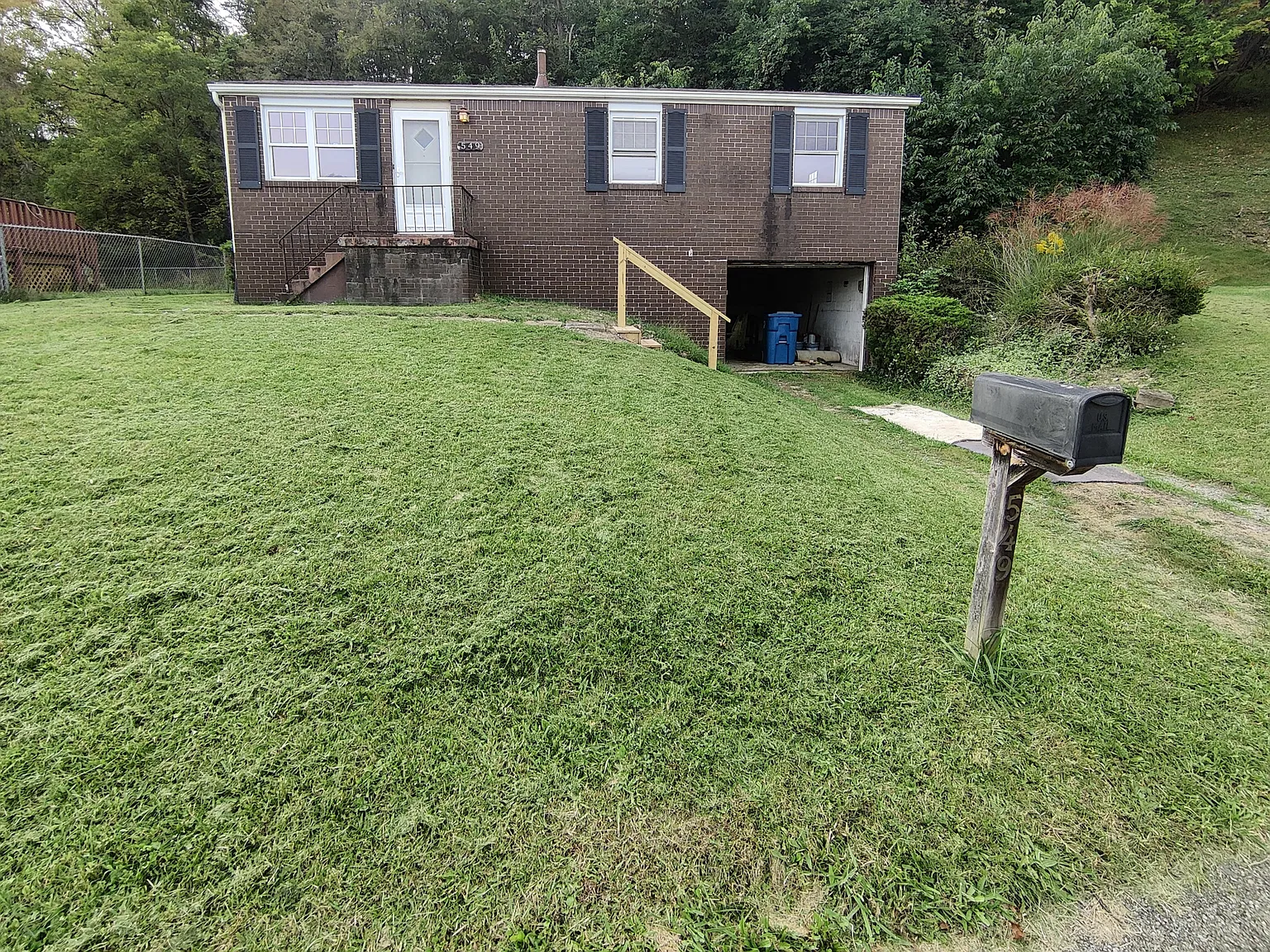 3 bed, 950 sqft, $1,250 — Photo 1