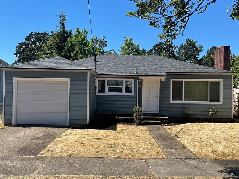 555 16th St SE — Photo 1