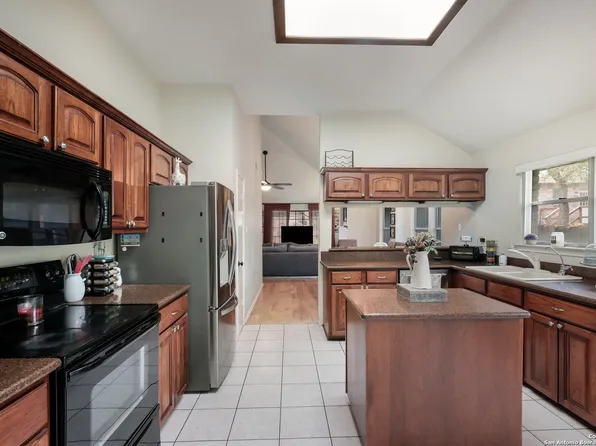 11611 DUNDALK, San Antonio, TX 78251