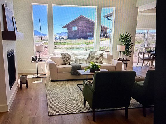 2nd image of 952 E Shilow Rd #131