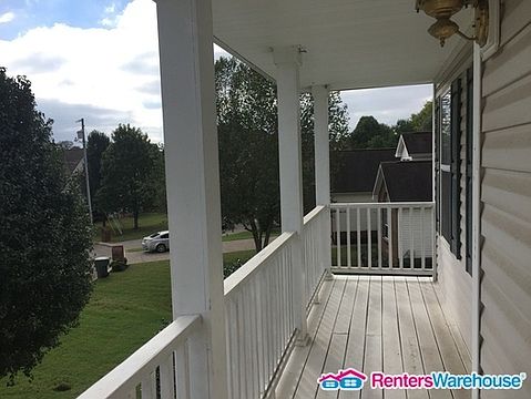 3rd image of 608 Worthington Pl