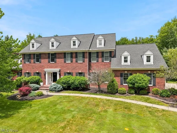 8320 Woodberry Blvd, Chagrin Falls, OH 44023