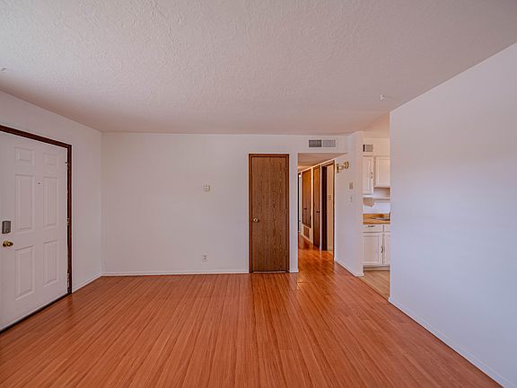 3rd image of 337 Los Pinos Rd