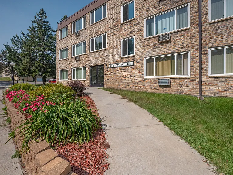 Park Villa Apartments — Photo 11