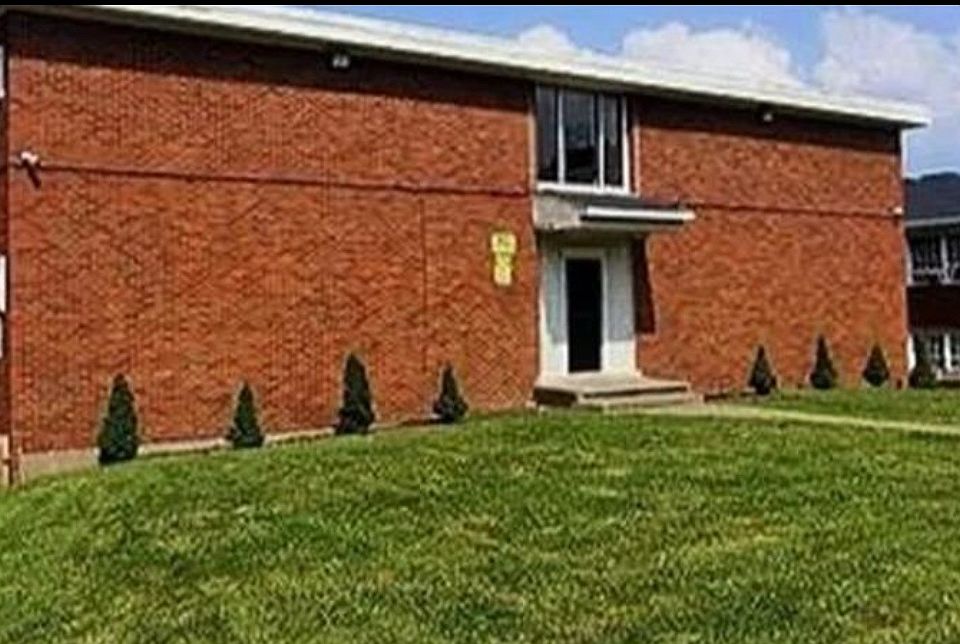 1st image of 315 Ballpark Dr Unit 2