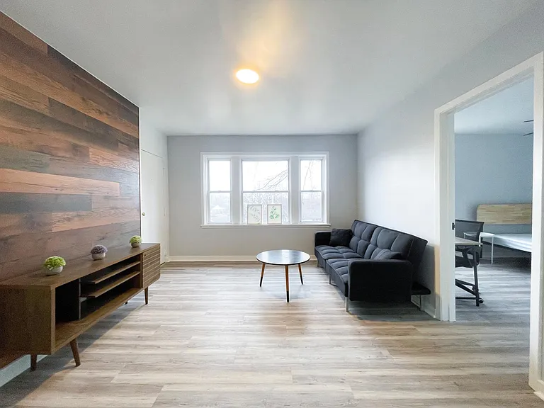 5735 Hobart St #3 — Photo 1
