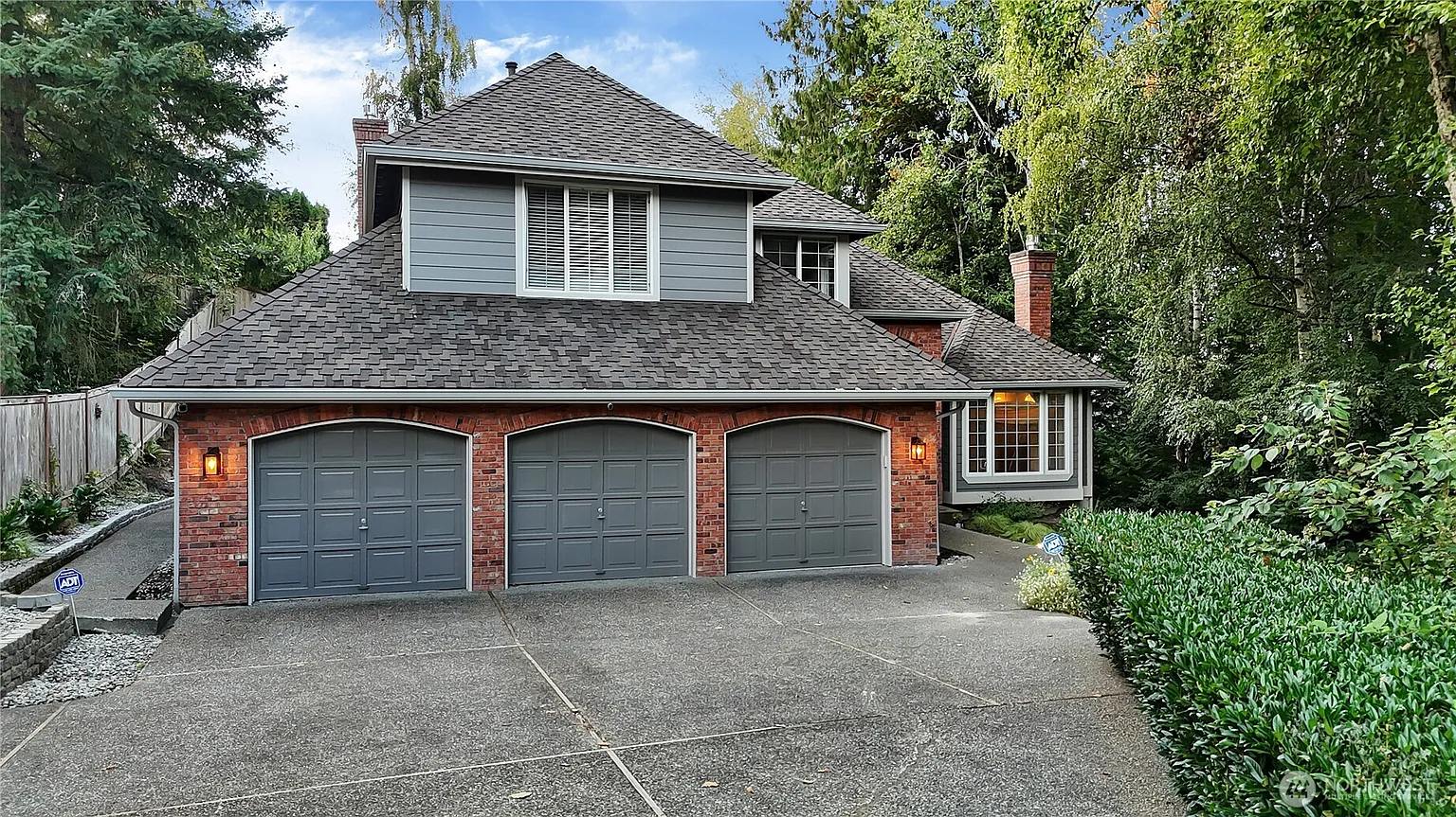 1810 Brookmonte Drive SE photo 1
