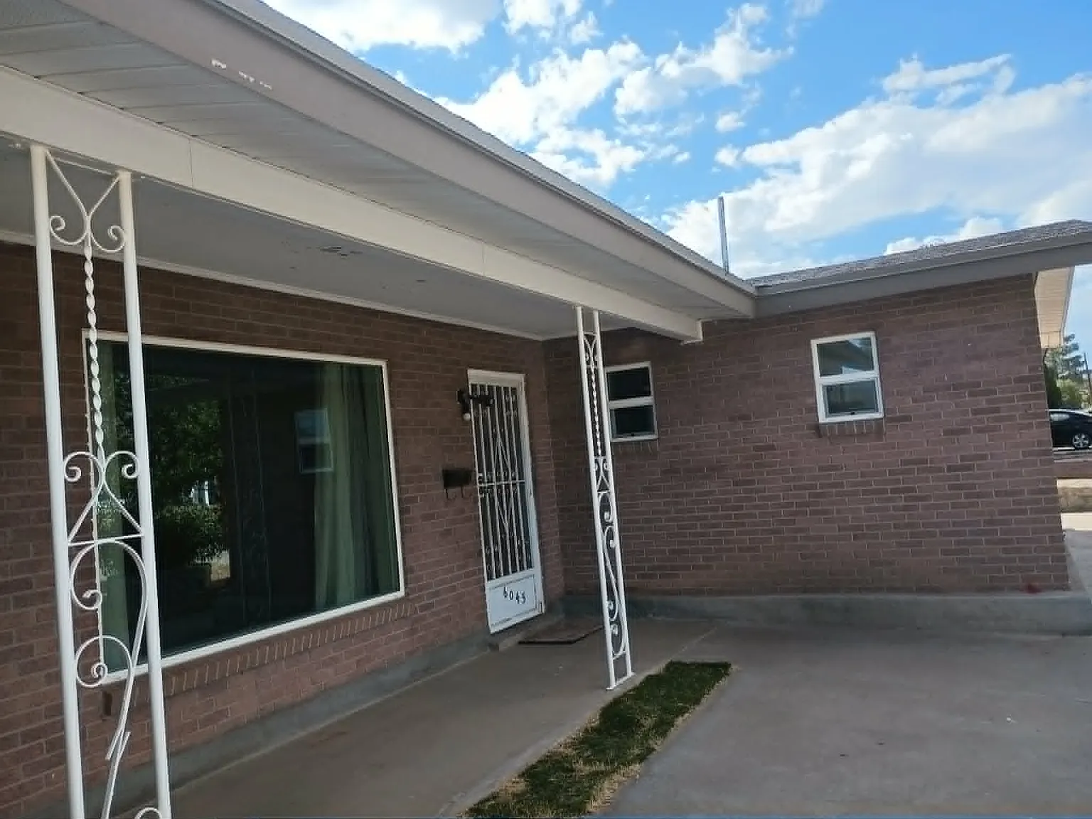 6045 Isabella Dr — Photo 1