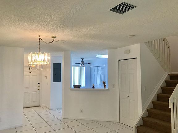 5th image of 4465 SW 11th Pl