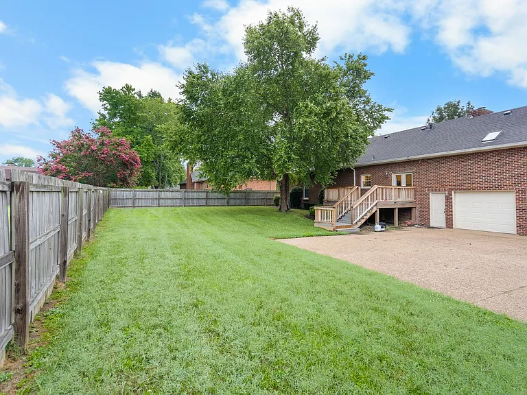 105 Walnut Ct — Photo 23