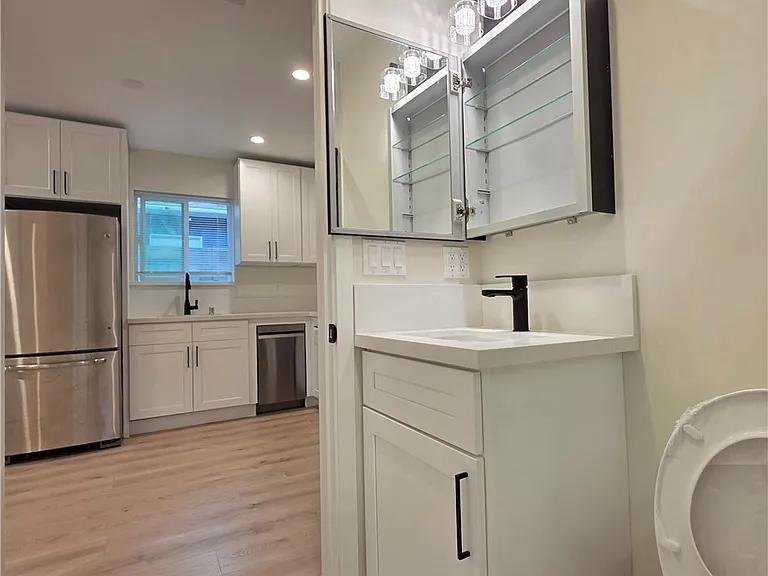23509 Friar St — Photo 10