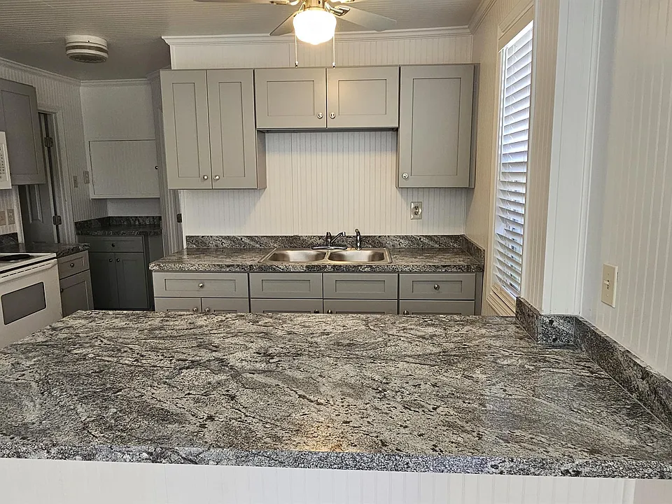 212 N Dogwood Dr