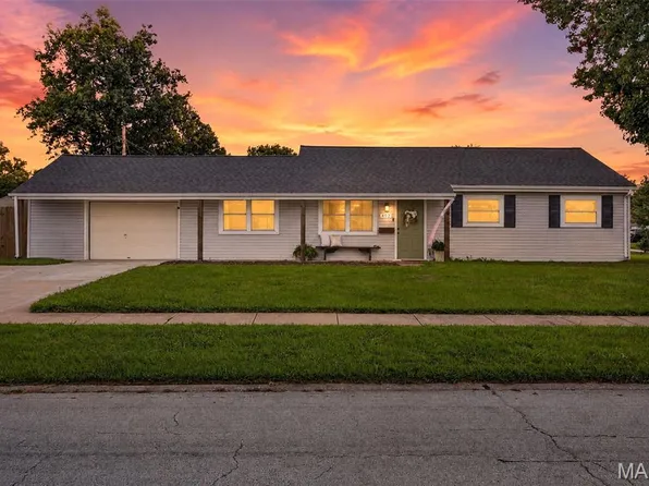 402 Saint Joseph Ave, O'Fallon, MO 63366