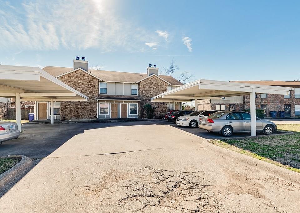 1st image of 726 Bluebonnet Dr APT D