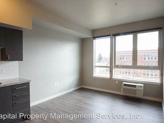 4th image of 411 SE 14th Ave APT 408