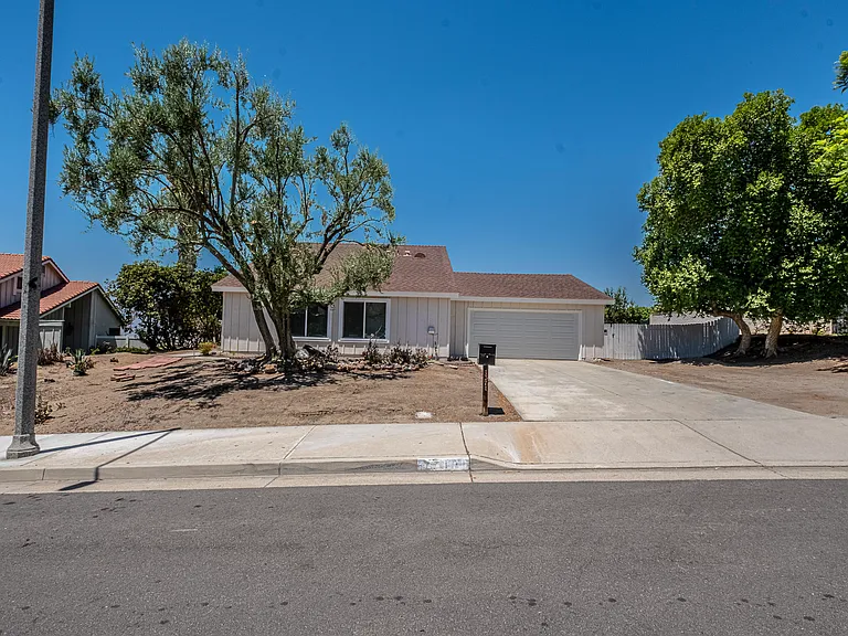 1371 Cadwell Ct — Photo 2