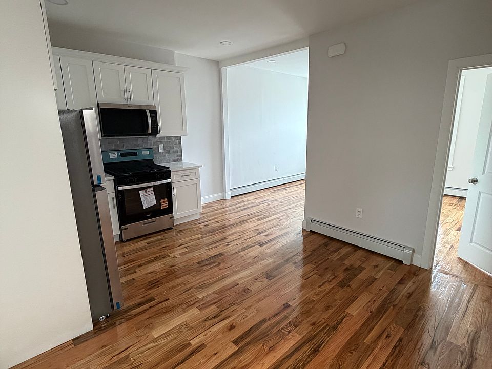 1st image of 2886 Randall Ave #2