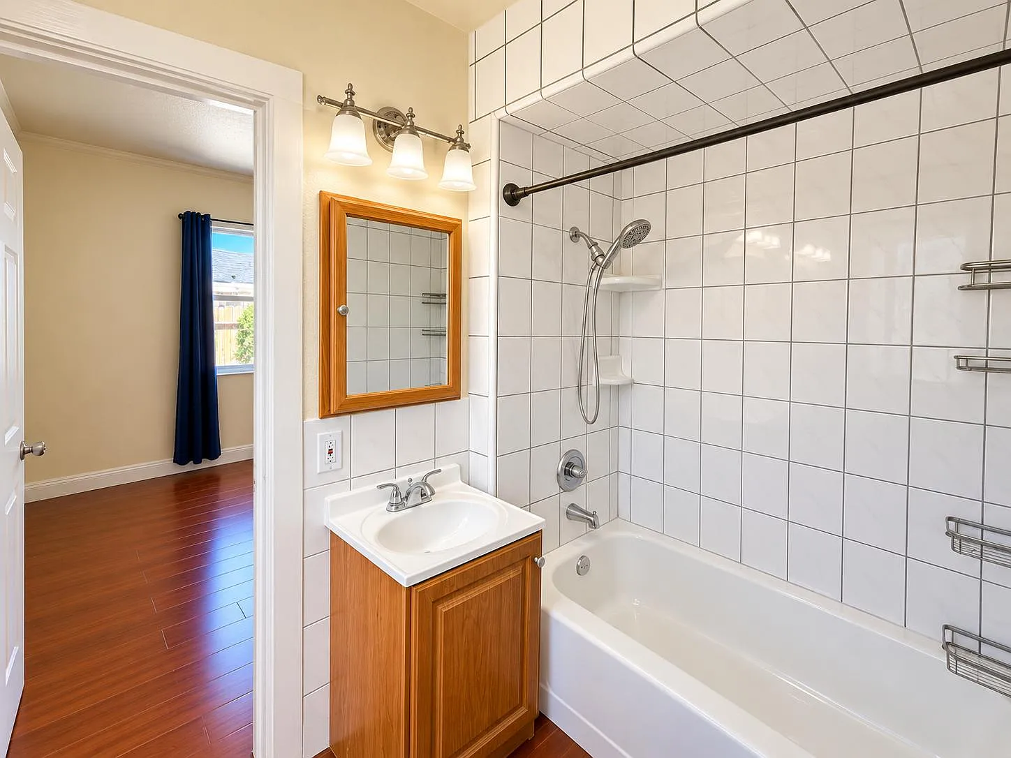 2 bed, 1240 sqft, $2,460 — Photo 4