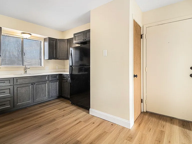 1720 Porter St SW #10 — Photo 8