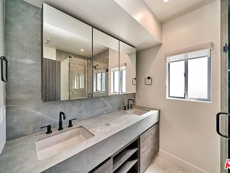 145 S Maple Dr #401 — Photo 21