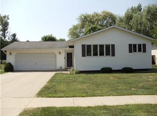 1905 1st Ave, Marion, IA 52302