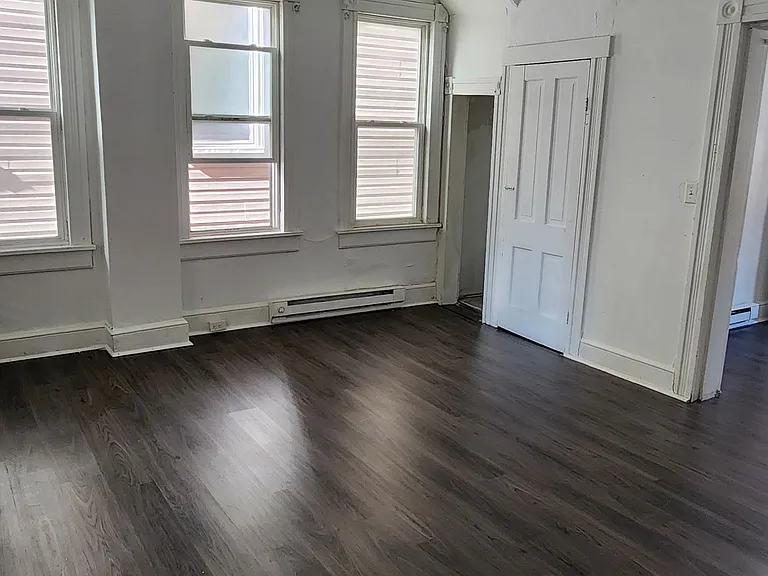 211 Maryland Ave — Photo 3