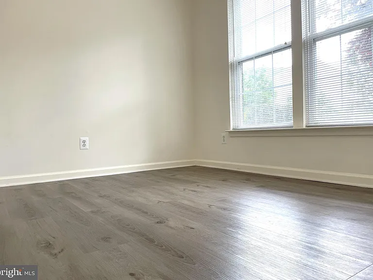 2540 Banshire Dr — Photo 46