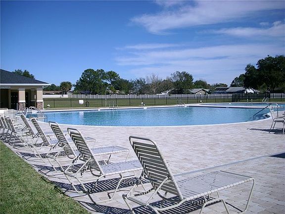 5th image of 106 Sparrow Ct