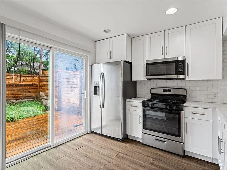 6401 Chimney Creek Cir #A — Photo 6