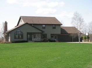 W8147 Wisconsin Ave, Hortonville, WI 54944