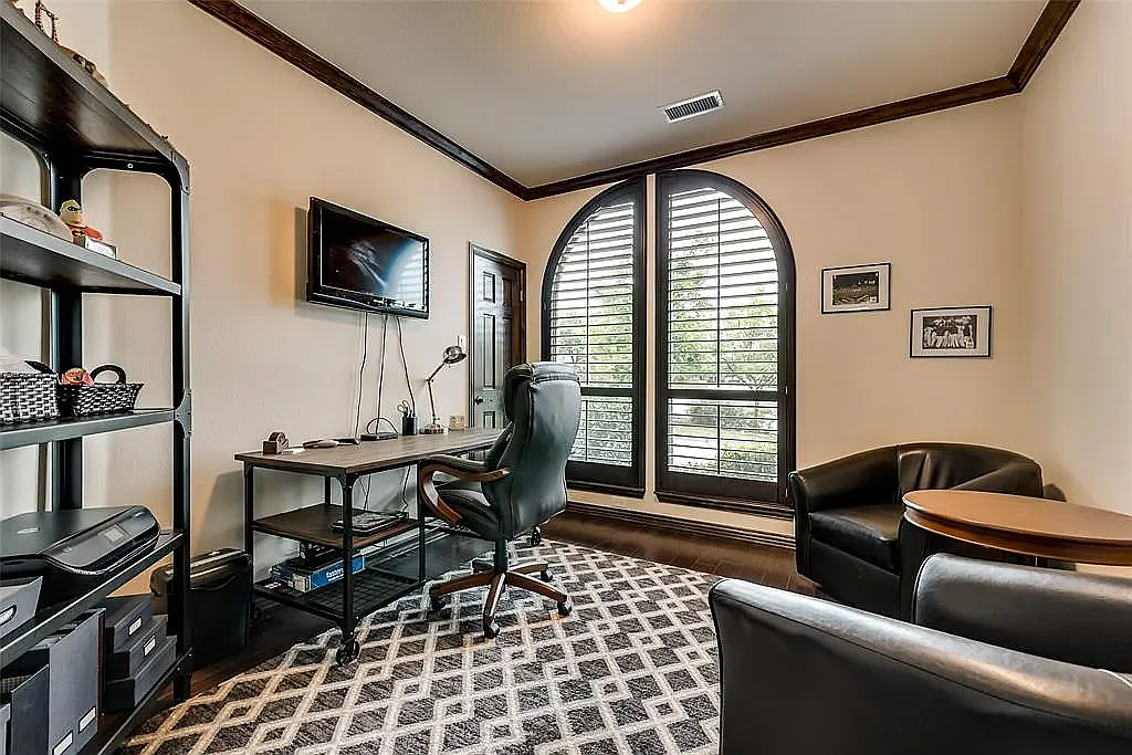 5 bed, 3283 sqft, $3,700 — Photo 3