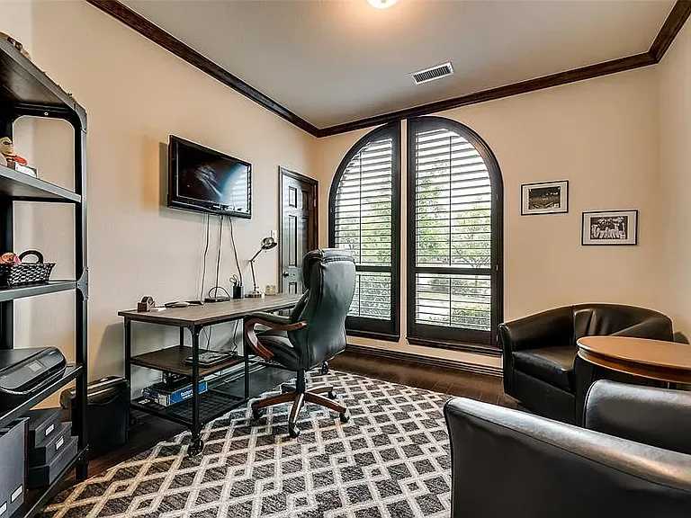 411 Sunnyside Ln — Photo 3