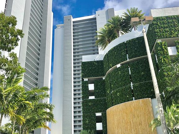2nd image of 16385 Biscayne Blvd Unit 2607