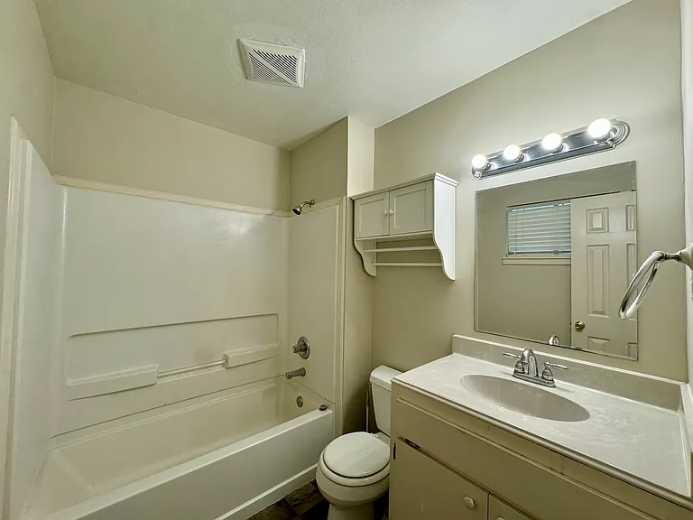 604 Enfield Dr — Photo 10