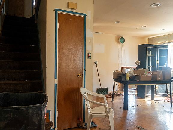 3rd image of 1542 W Fargo Ave Unit A
