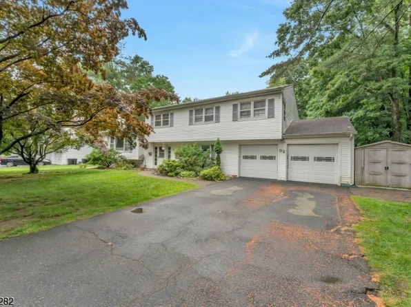 82 W Oakwood Ave, Livingston Twp., NJ 07039