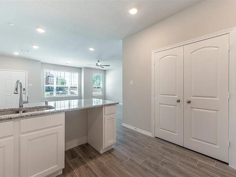 8040 Scanlan Trl — Photo 9