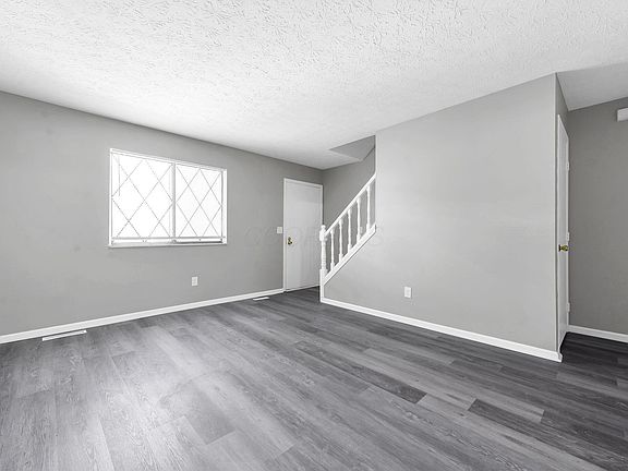 4th image of 3083 Highcliff Ct