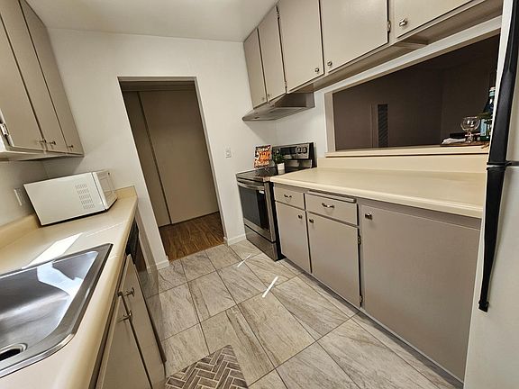 4th image of 1060 Oak Grove Rd APT 37