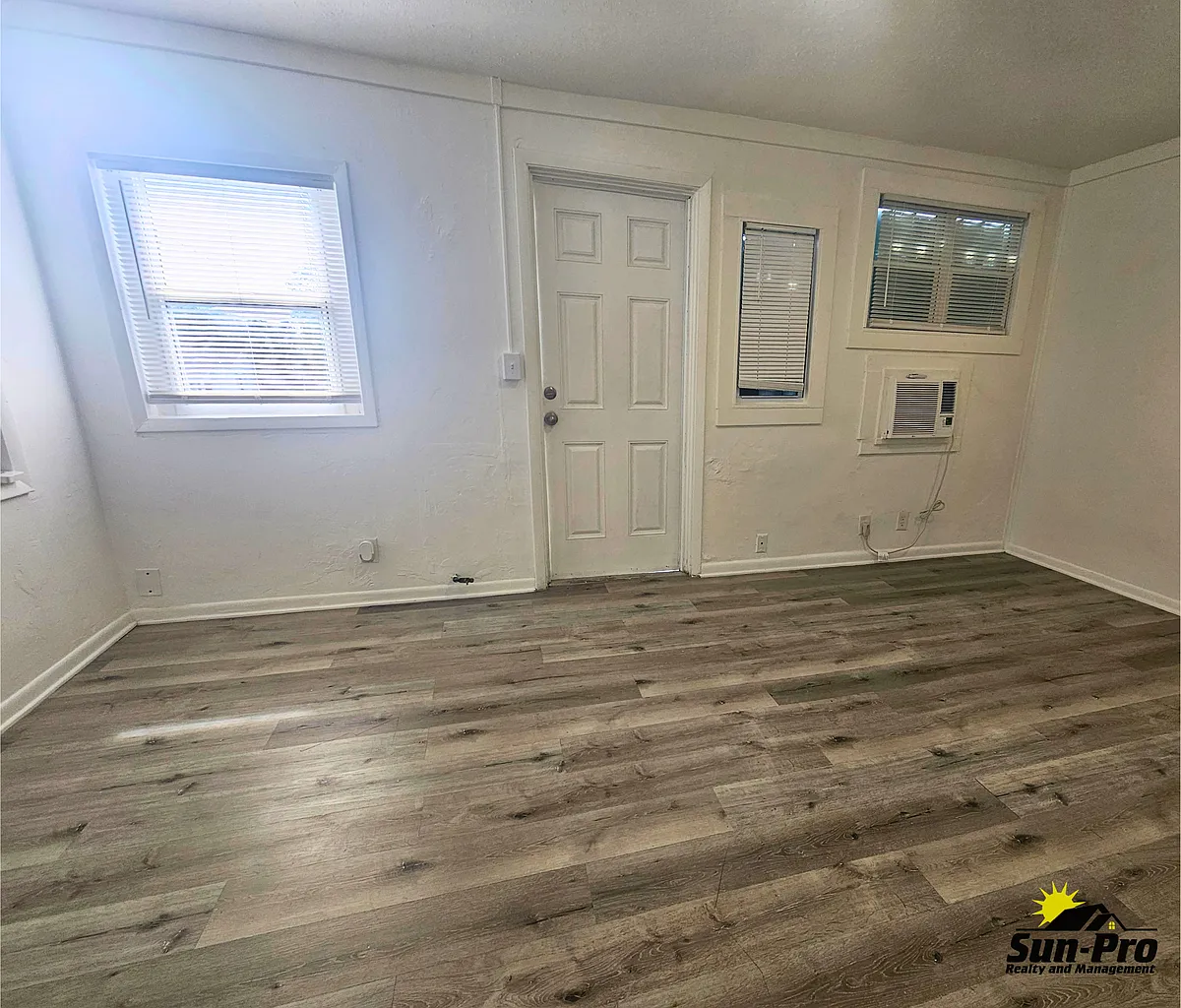 Building Photo - 218 N Oleander Ave #3