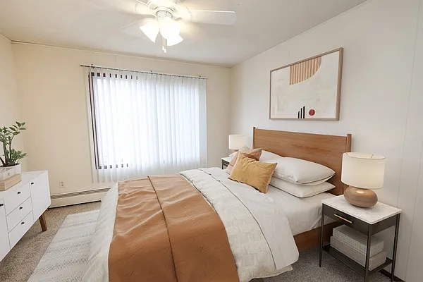 Como Park Apartments — Photo 15