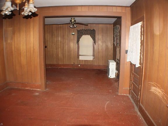 5th image of 101 Oak St