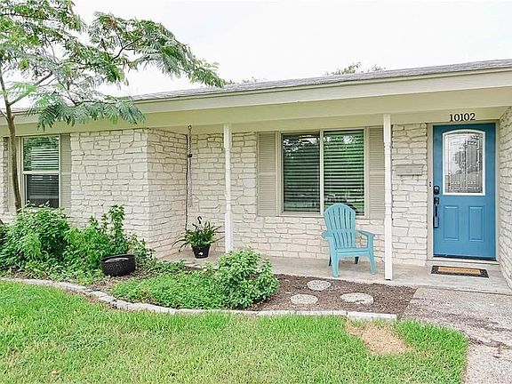3rd image of 10102 Oak Hollow Cir