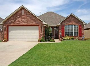 605 E Elder Ln, Mustang, OK 73064